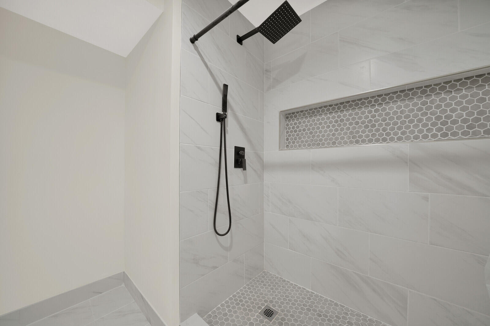 6371 Toulon Drive Boca Raton, FL 33433 - Photo 22 of 33 Primary Bathroom