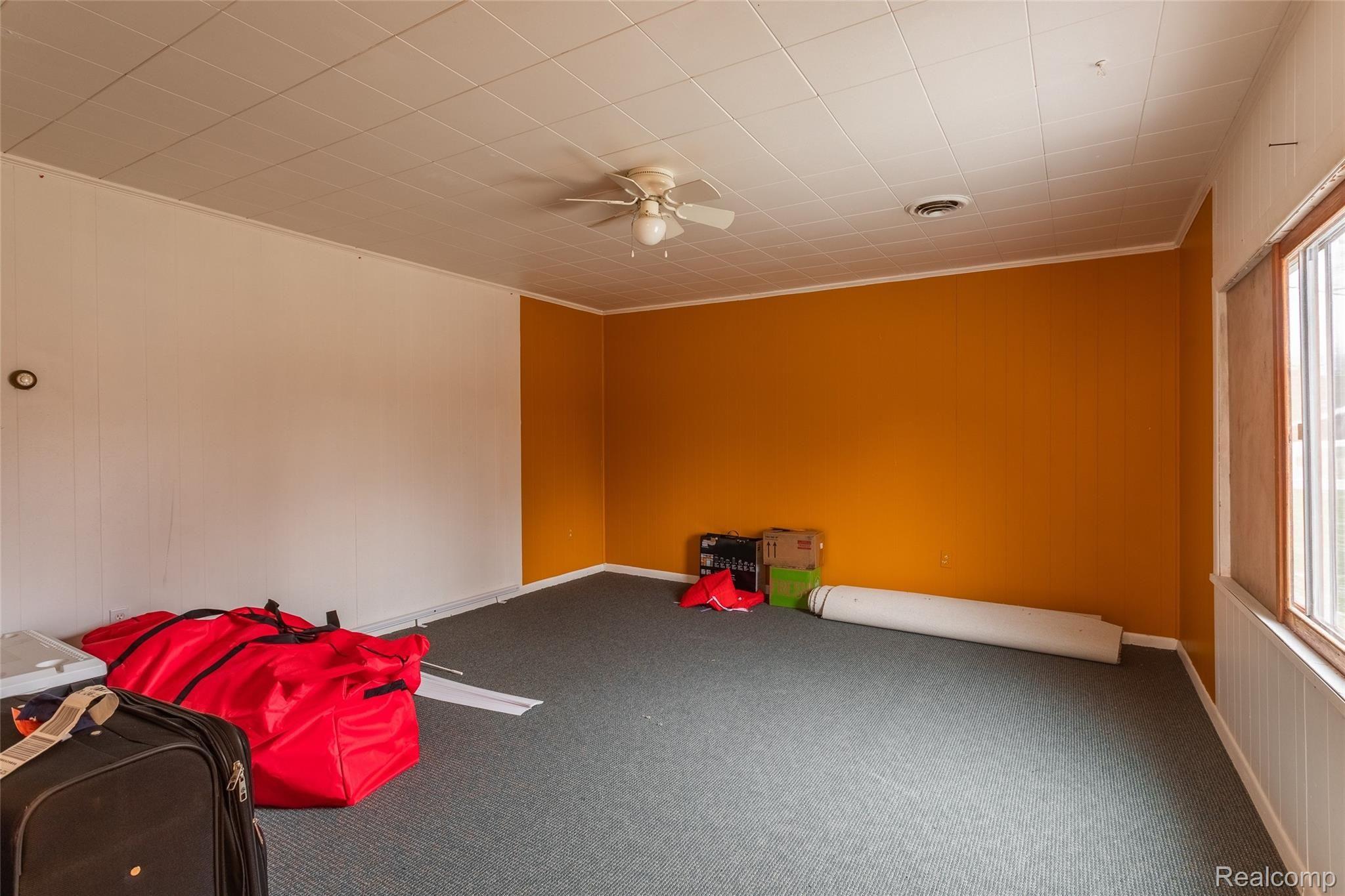 9265 Hartland Road Fenton, MI 48430 - Photo 32 of 35 Interiors-18.jpg