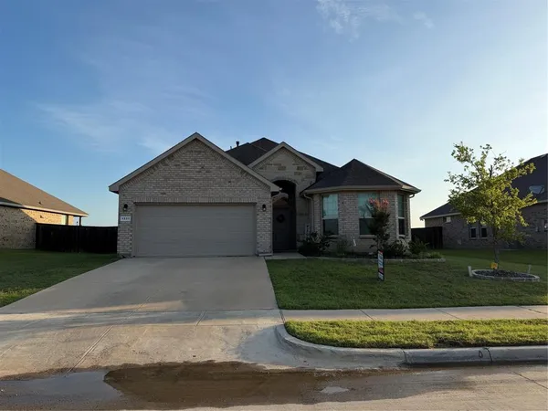 $359,500 | 1331 Madeline Lane, Krum, TX 76249