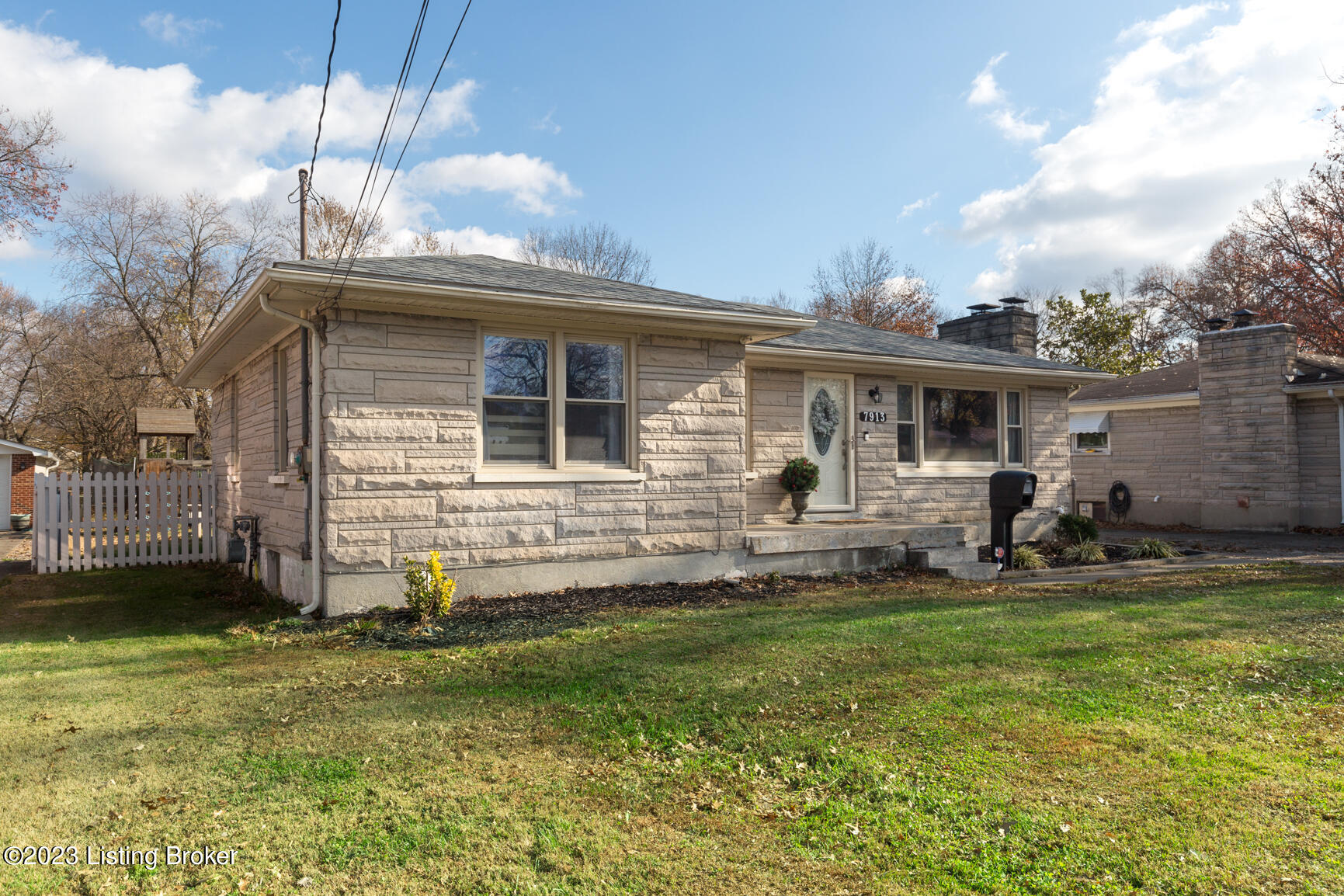7913 Bluebonnet Road Louisville, KY 40258 - Photo 2 of 50 7913 Blue Bonnet-3