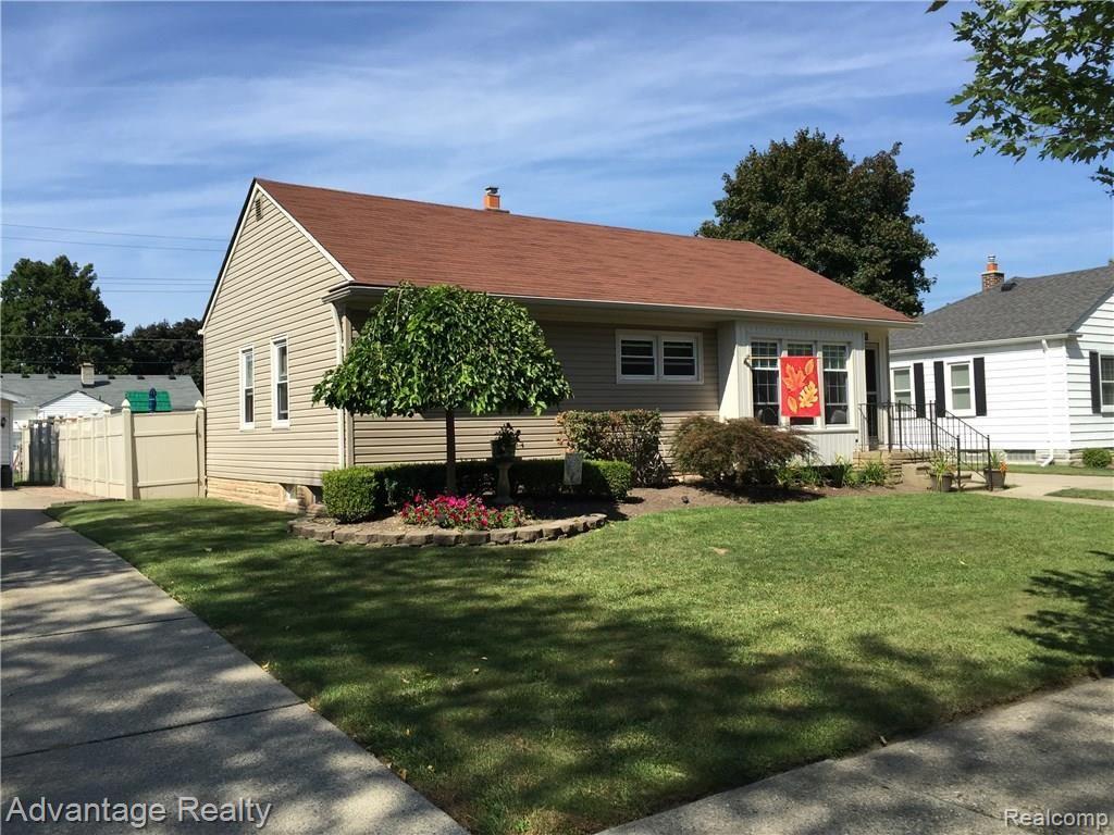 1430 Hampton Road Mount Clemens, MI 48043 - Photo 3 of 41 048.JPG
