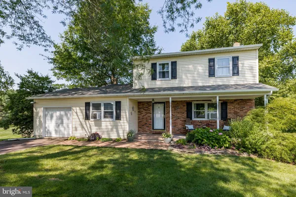 a view of a house with a yard and plants