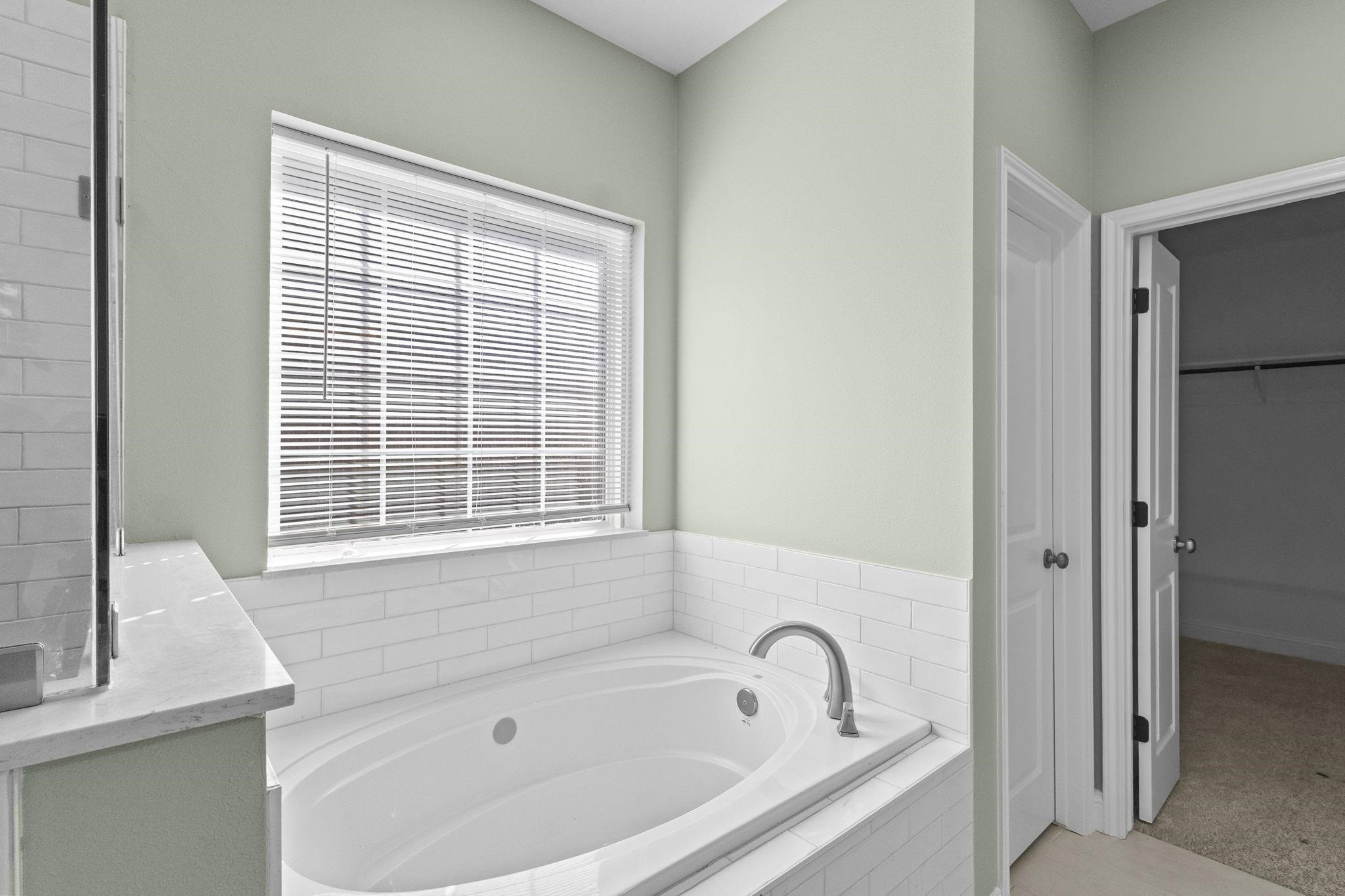 790 Bridgeview Street Bridge City, TX 77611 - Photo 18 of 31 a bathroom with a bathtub and a window