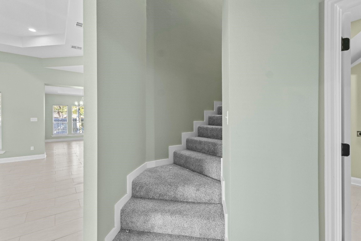 790 Bridgeview Street Bridge City, TX 77611 - Photo 26 of 31 a living room with furniture and a potted plant