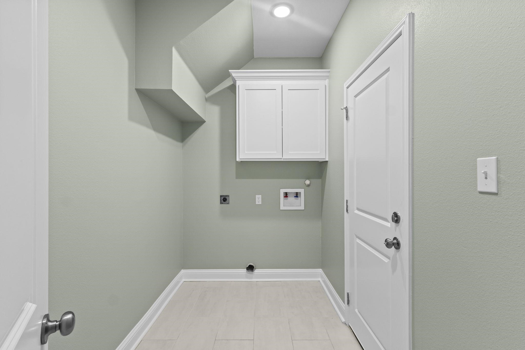 790 Bridgeview Street Bridge City, TX 77611 - Photo 29 of 31 a bathroom with a bathtub and shower