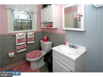 670 Vernon Road Springfield, PA 19064 - Photo 10 of 12 Bathroom