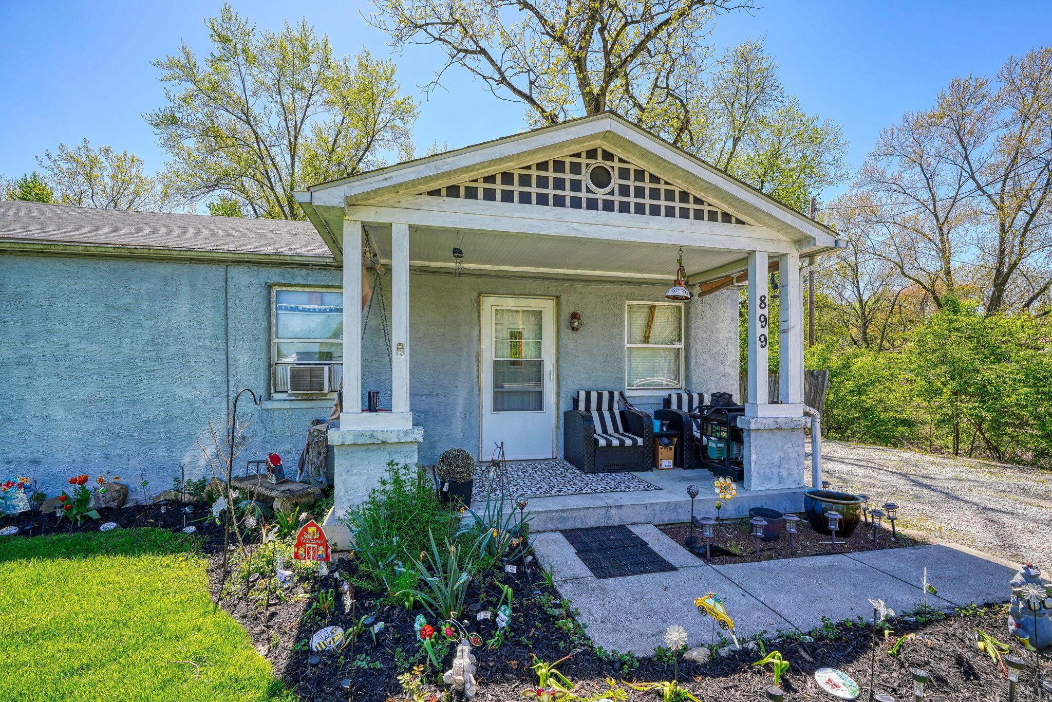 899 Hart Road Columbus, OH 43223 - Photo 2 of 33 899 Hart Rd (3)