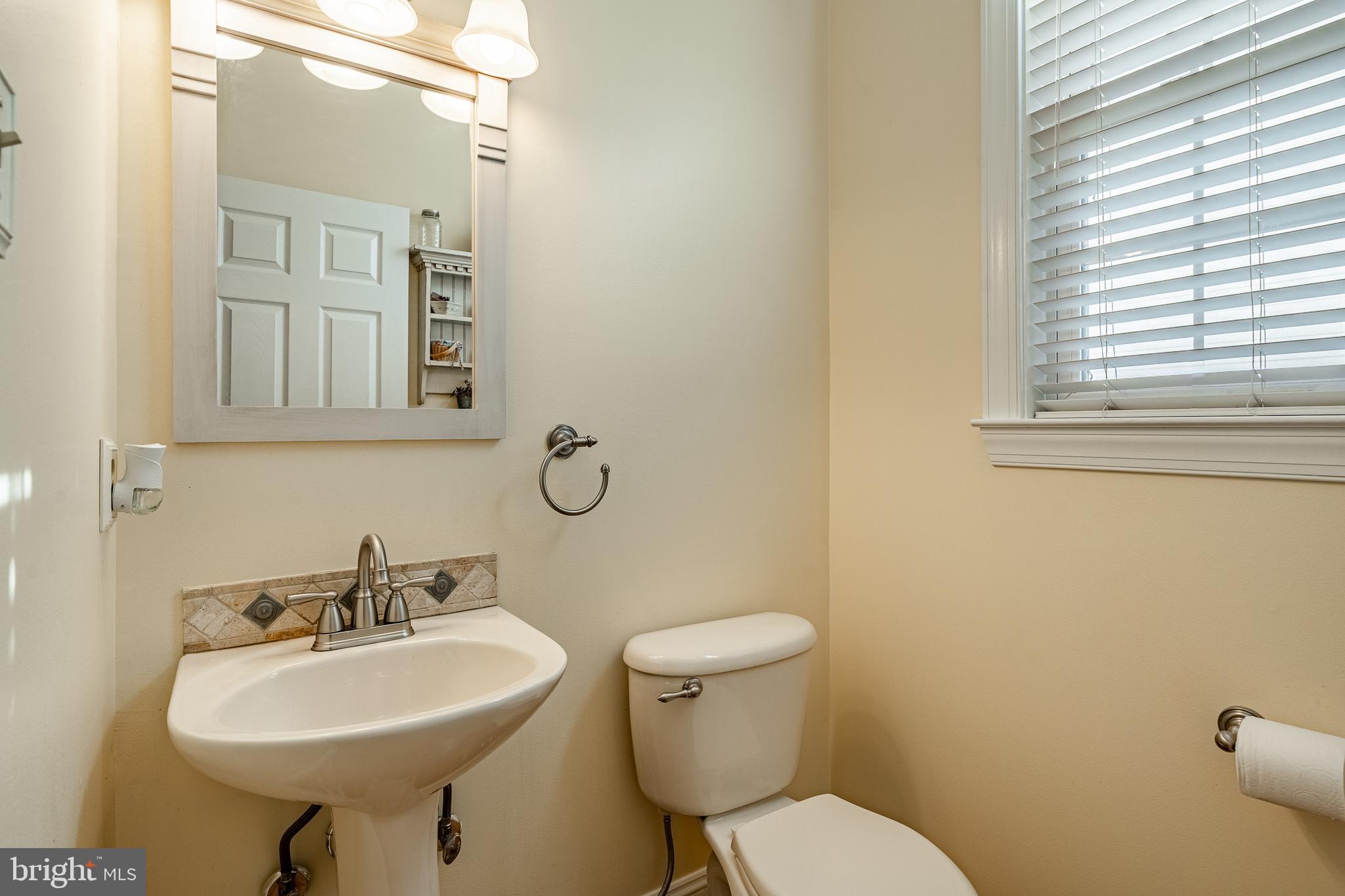 617 Tunbridge Road West Chester, PA 19382 - Photo 21 of 59 Powder Room