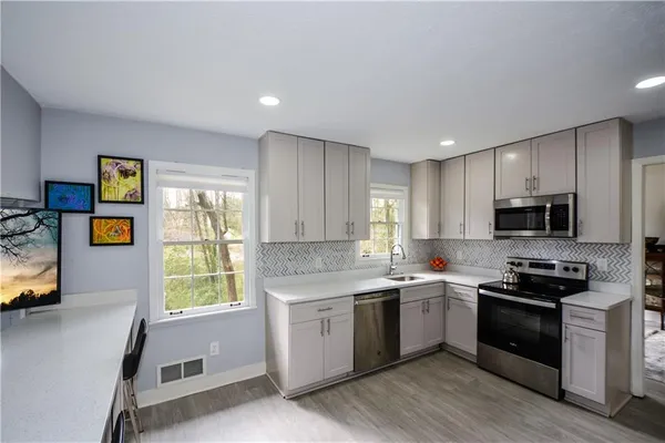 $2,600 | 643 Navarre Drive, Stone Mountain, GA 30087