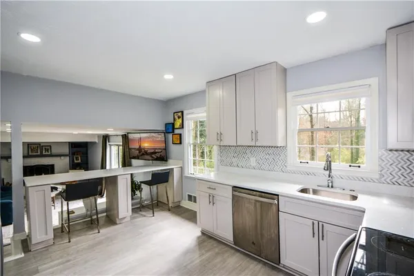 $2,600 | 643 Navarre Drive, Stone Mountain, GA 30087