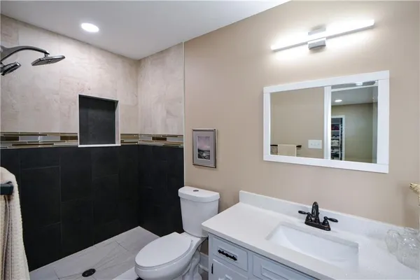 $2,600 | 643 Navarre Drive, Stone Mountain, GA 30087