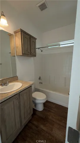 a view of empty room with window