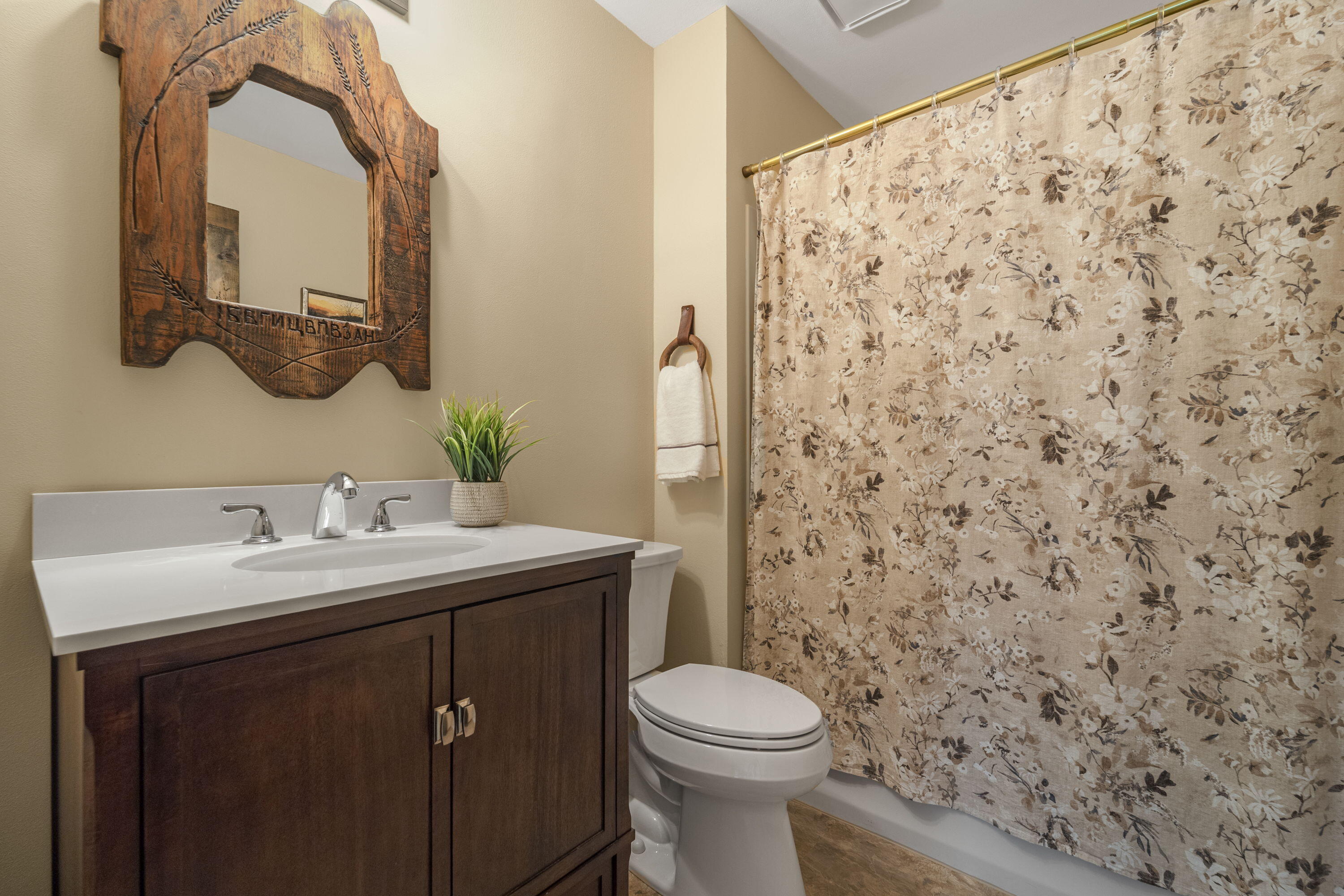 1270 Lake Shore Road Grafton, WI 53024 - Photo 42 of 99 Guest Suite Full Bath
