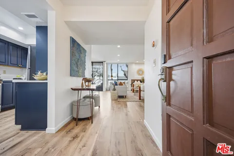 $822,000 | 1312 South Saltair Avenue, Unit 106, Los Angeles, CA 90025