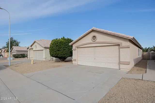 $1,895 | 10864 West Devonshire Avenue, Phoenix, AZ 85037