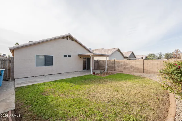 $1,895 | 10864 West Devonshire Avenue, Phoenix, AZ 85037