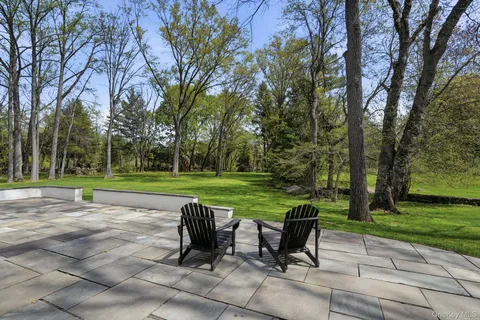 $2,595,000 | 12 Canterbury Road South, Harrison, NY 10528