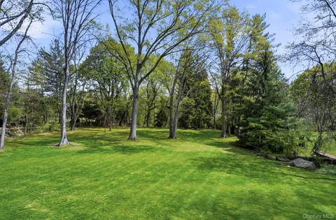 $2,595,000 | 12 Canterbury Road South, Harrison, NY 10528