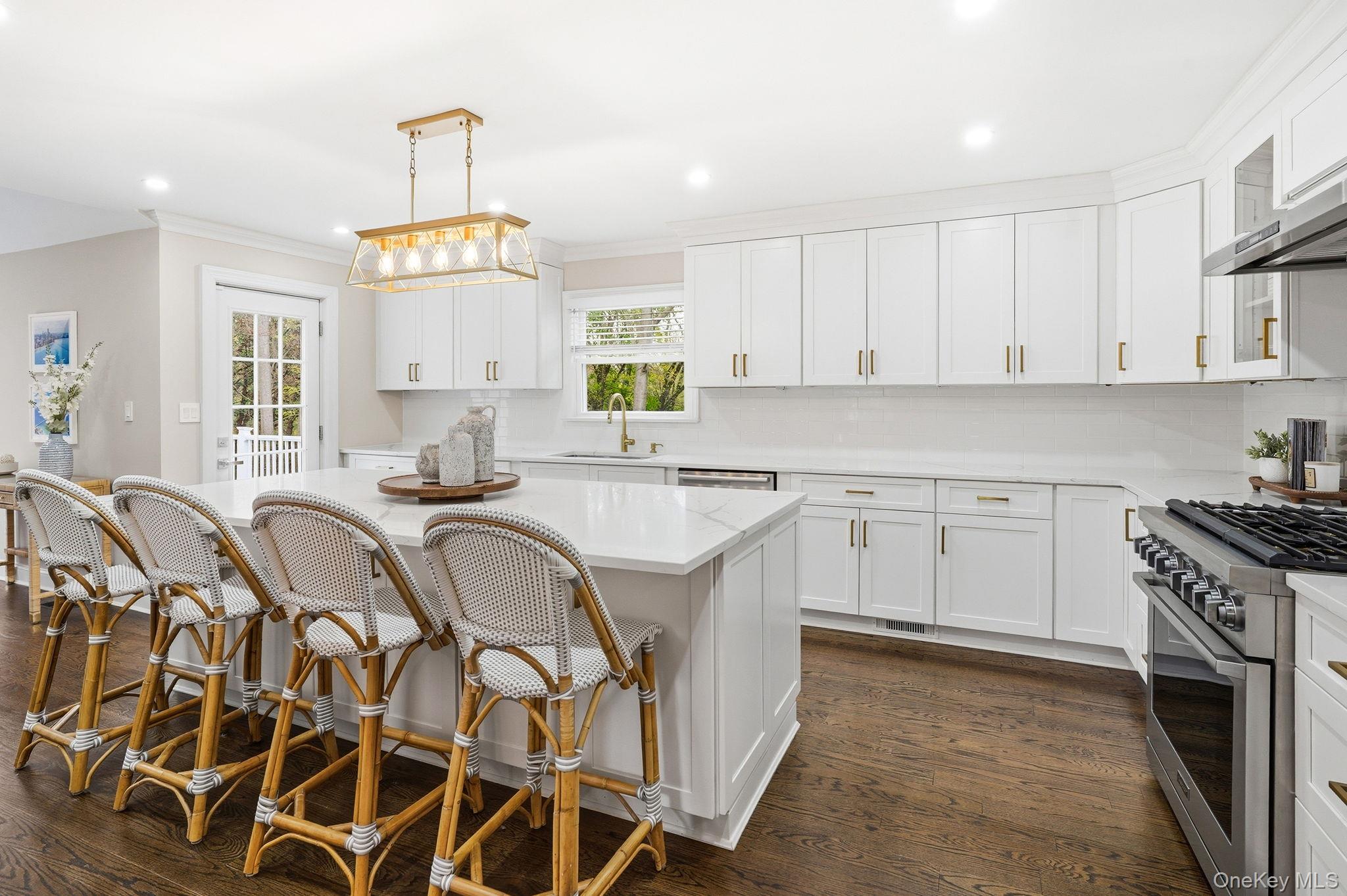 12 Canterbury Road South Harrison, NY 10528 - Photo 8 of 25