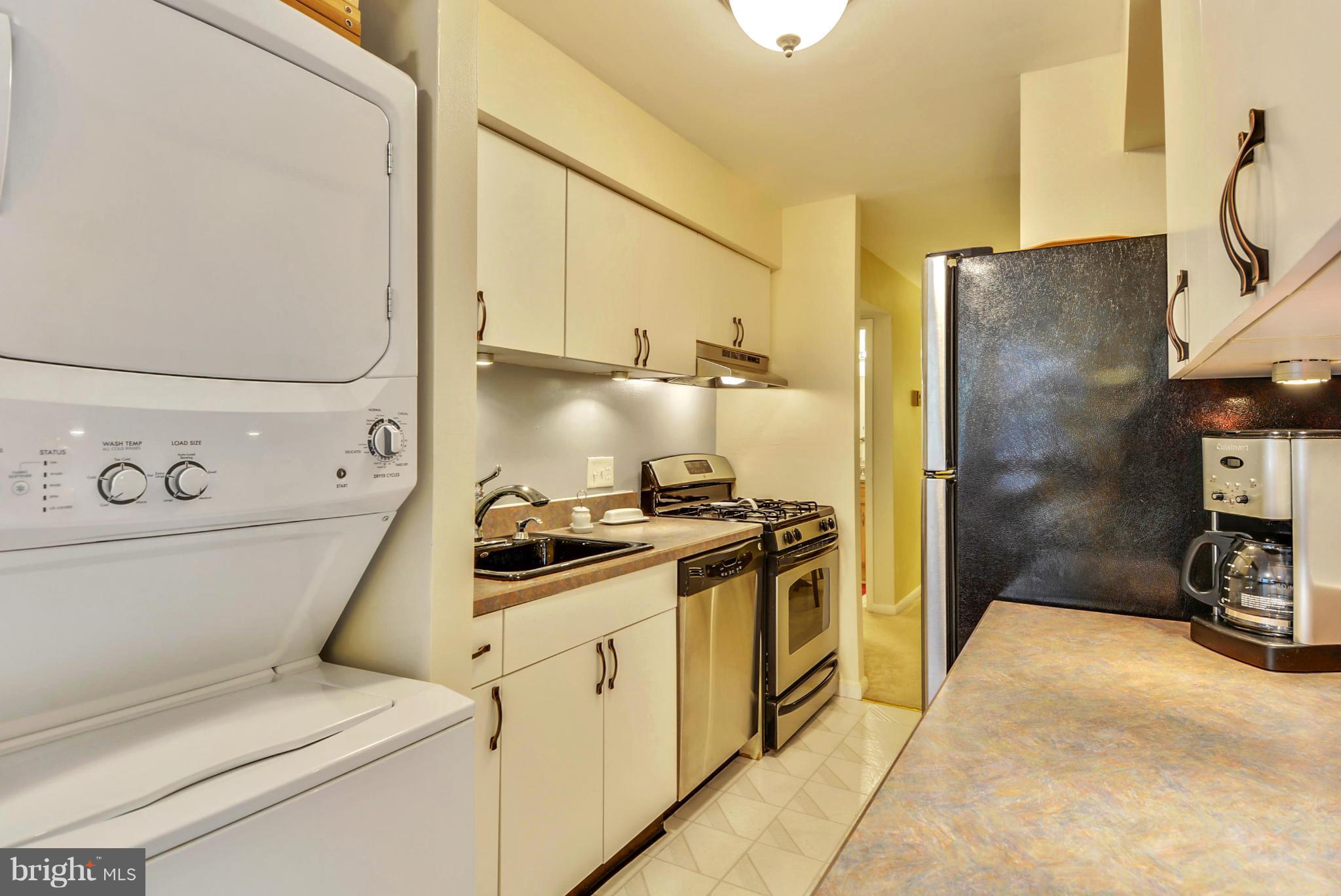 11240 Chestnut Grove Square, Unit 32 Reston, VA 20190 - Photo 11 of 28 Kitchen