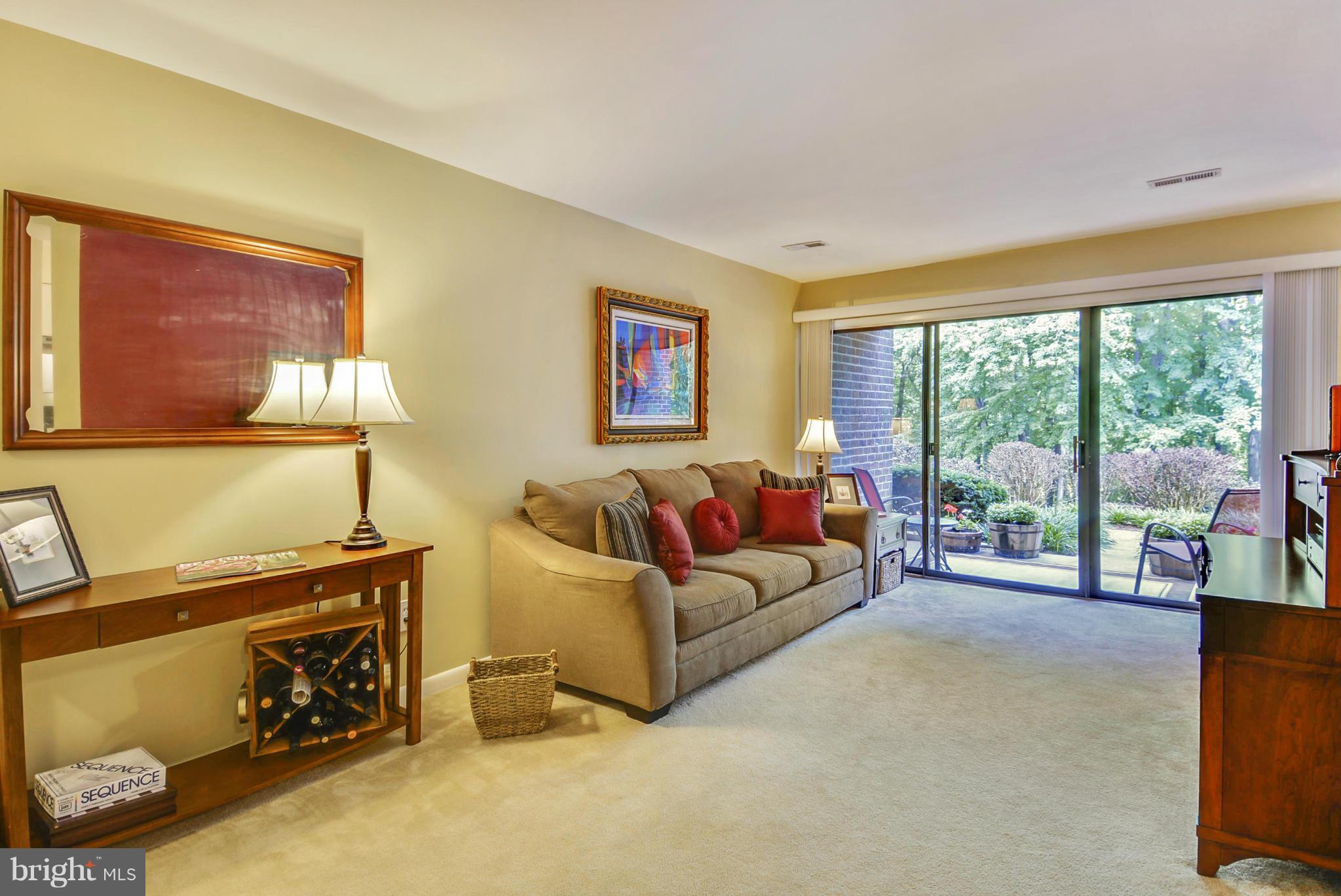 11240 Chestnut Grove Square, Unit 32 Reston, VA 20190 - Photo 5 of 28 Living Room