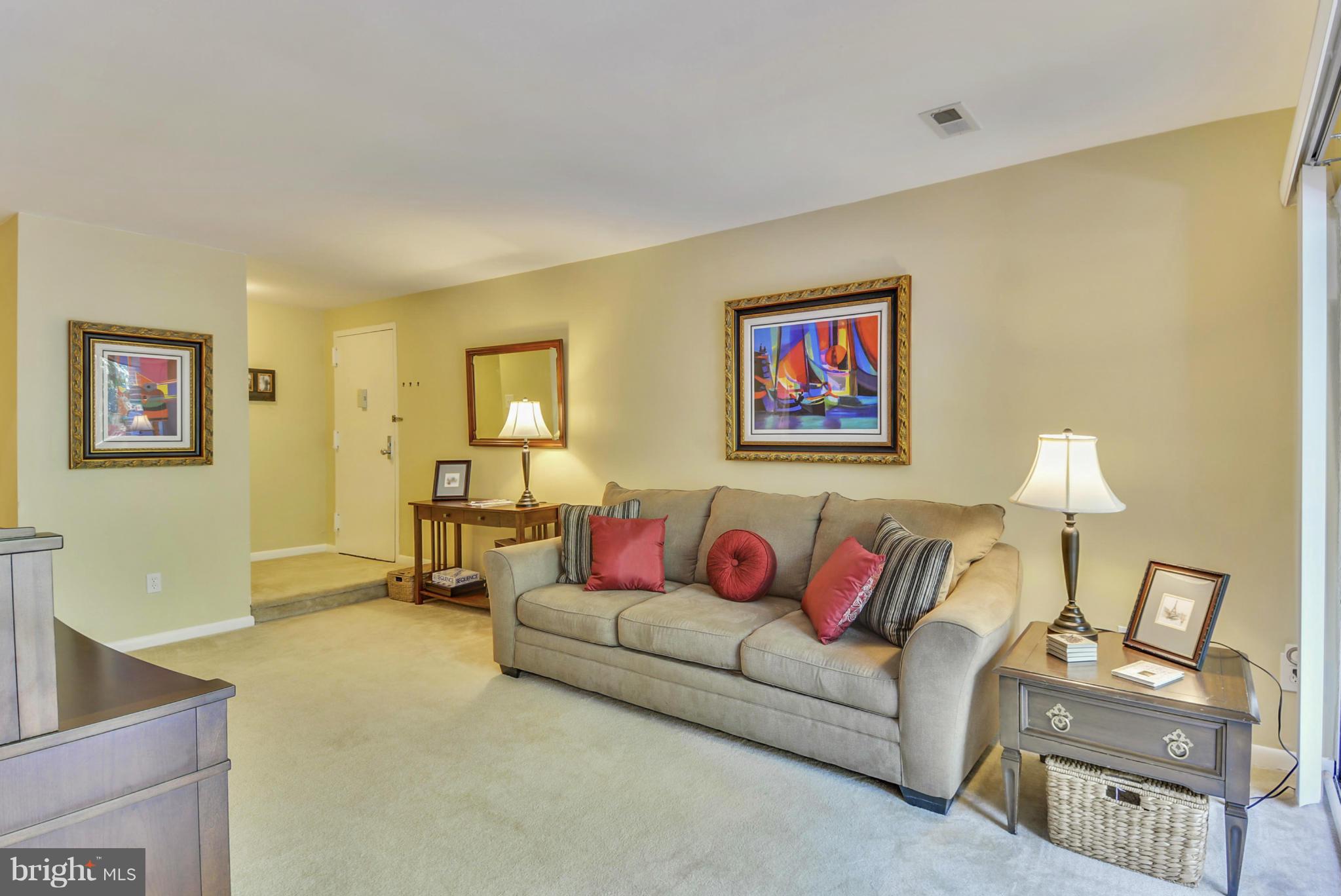 11240 Chestnut Grove Square, Unit 32 Reston, VA 20190 - Photo 6 of 28 Living Room