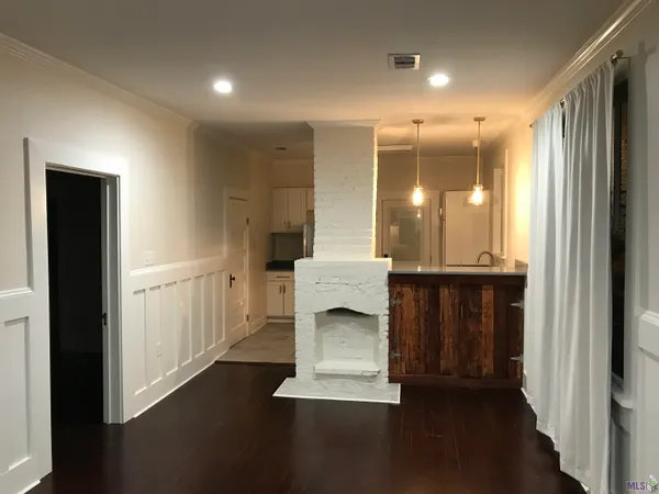 $1,700 | 638 Lakeland Drive, Baton Rouge, LA 70802