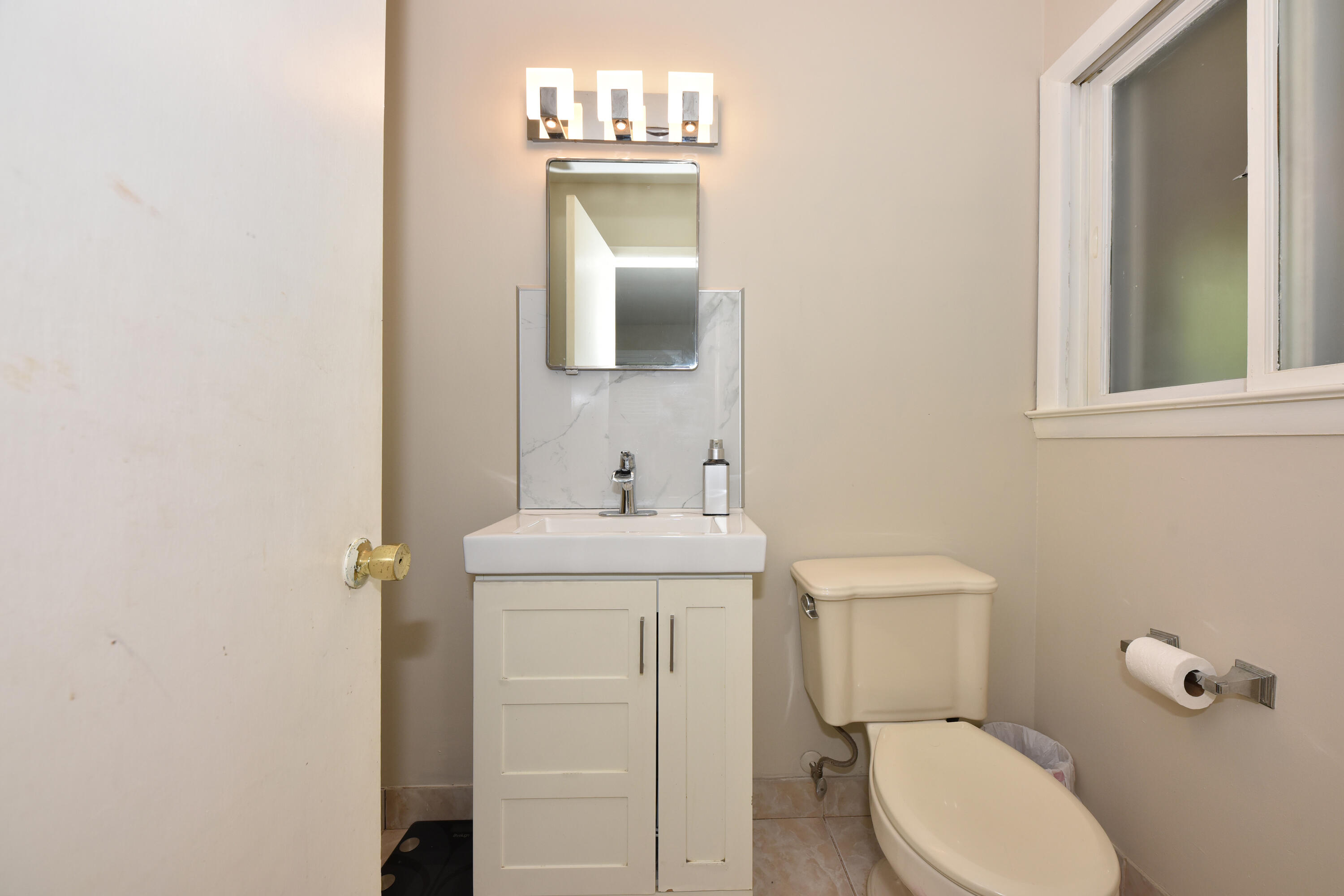 10723 West Rohr Avenue Milwaukee, WI 53225 - Photo 16 of 32 Half Bathroom