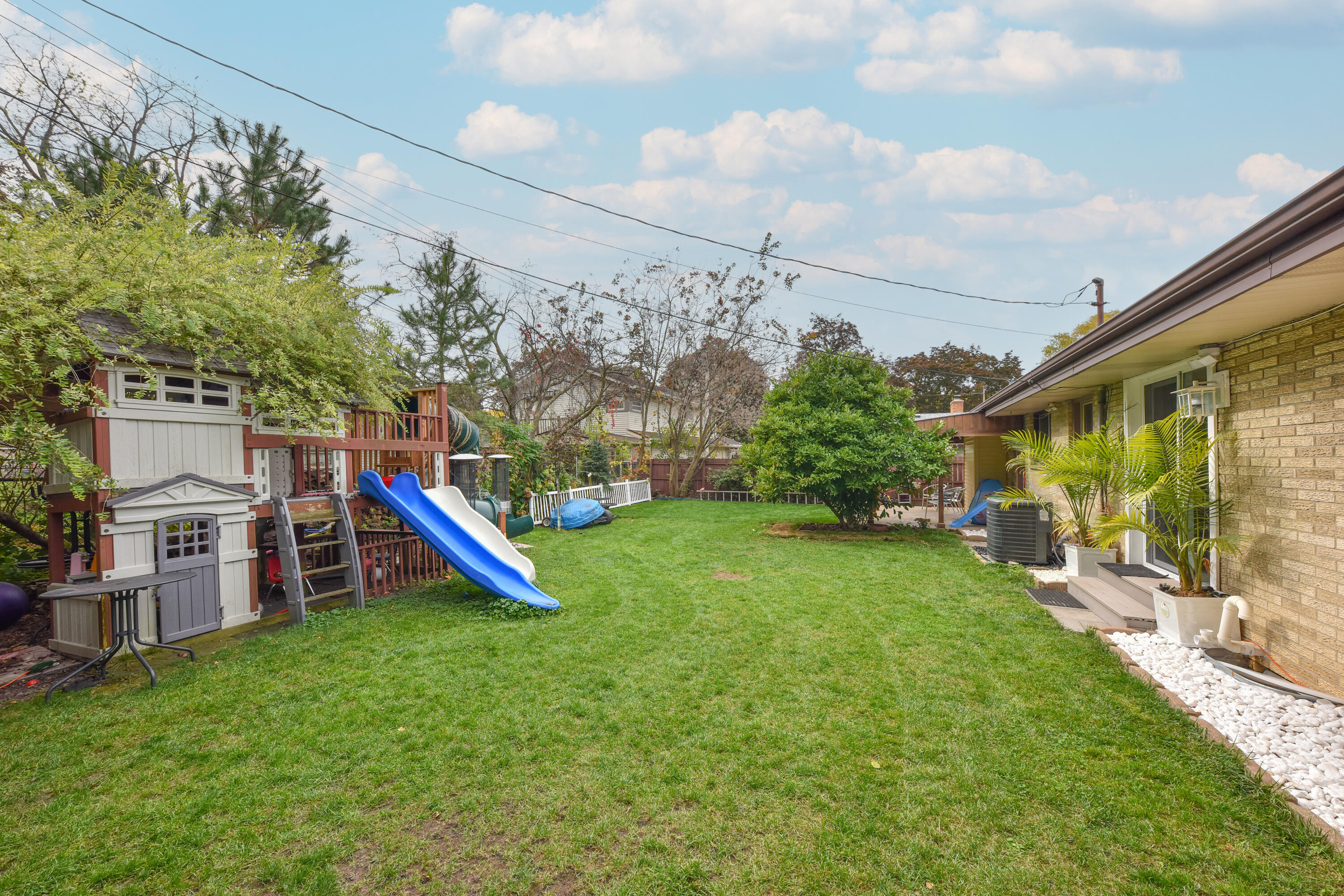 10723 West Rohr Avenue Milwaukee, WI 53225 - Photo 30 of 32 Large Yard