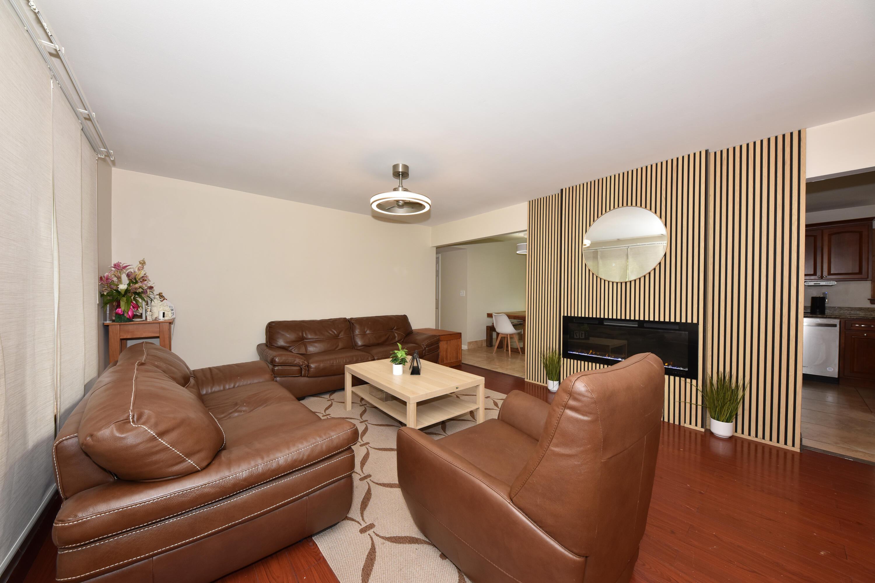 10723 West Rohr Avenue Milwaukee, WI 53225 - Photo 6 of 32 Living Room