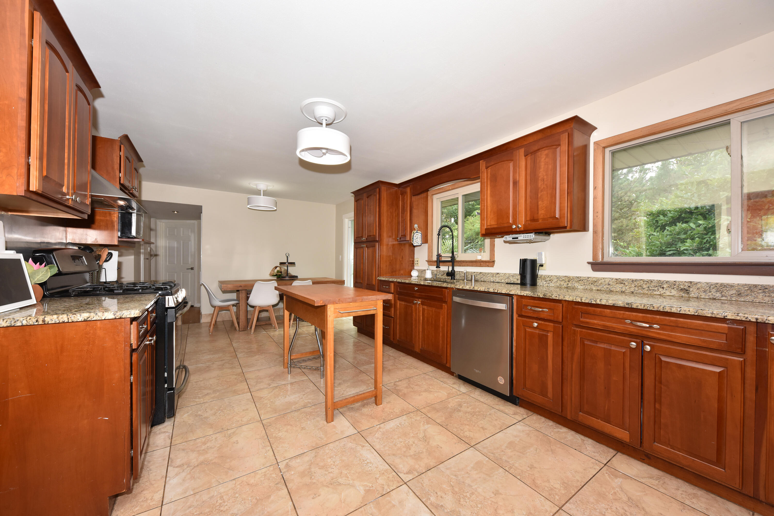 10723 West Rohr Avenue Milwaukee, WI 53225 - Photo 7 of 32 Kitchen