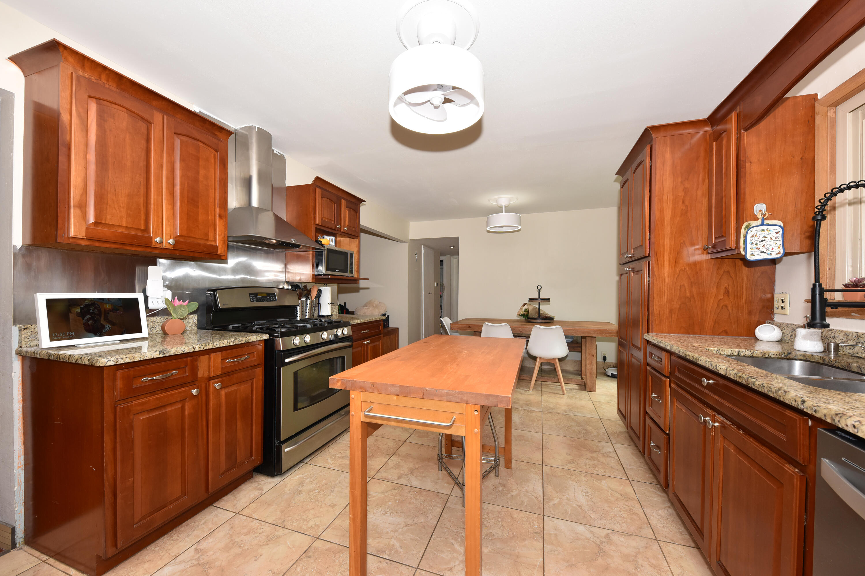 10723 West Rohr Avenue Milwaukee, WI 53225 - Photo 8 of 32 Kitchen