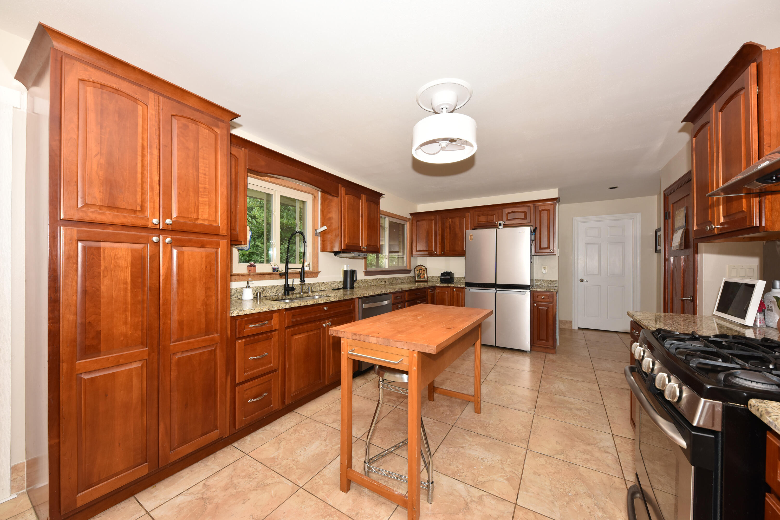 10723 West Rohr Avenue Milwaukee, WI 53225 - Photo 9 of 32 Kitchen