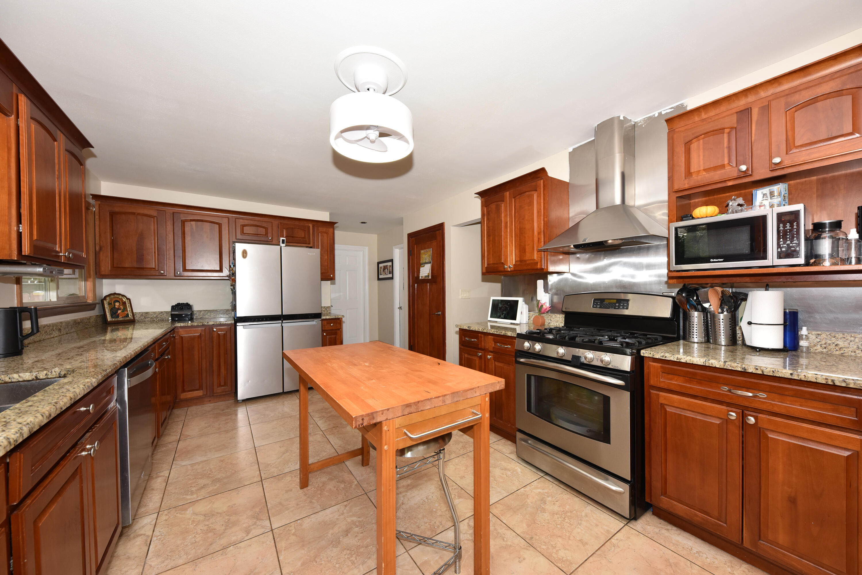 10723 West Rohr Avenue Milwaukee, WI 53225 - Photo 10 of 32 Kitchen