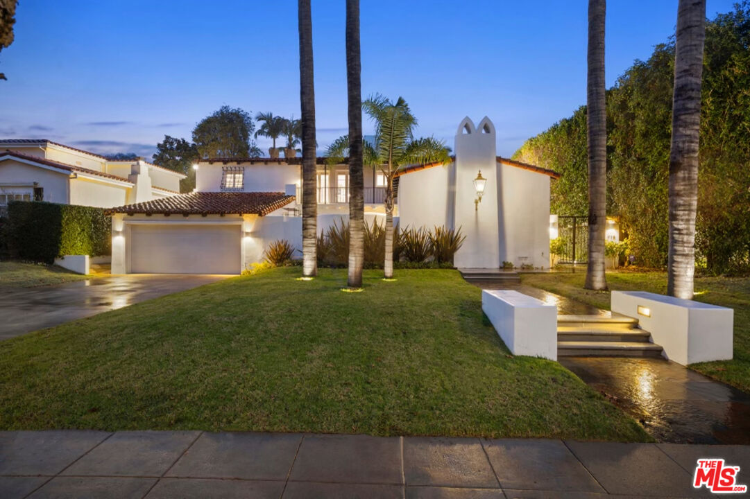 a view of a patio with table and chairs potted plants