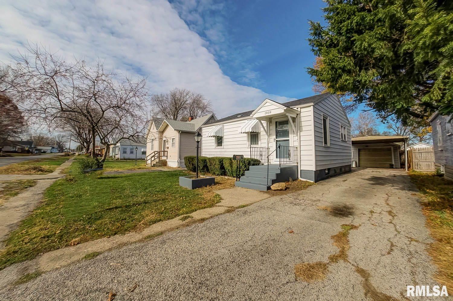 1959 East Converse Street Springfield, IL 62702 - Photo 1 of 26