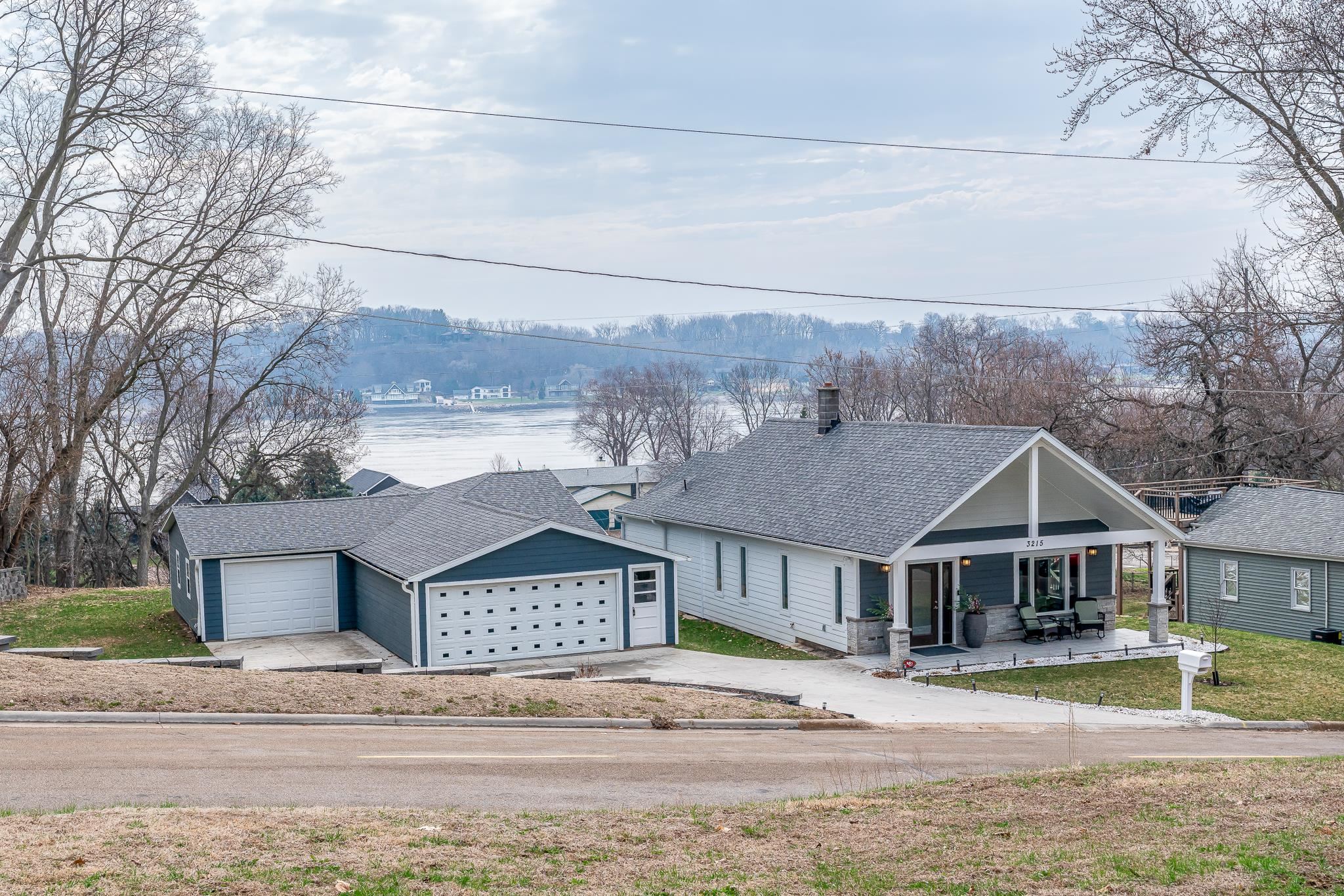 3215 Garfield Street Clinton, IA 52732 - Photo 1 of 26