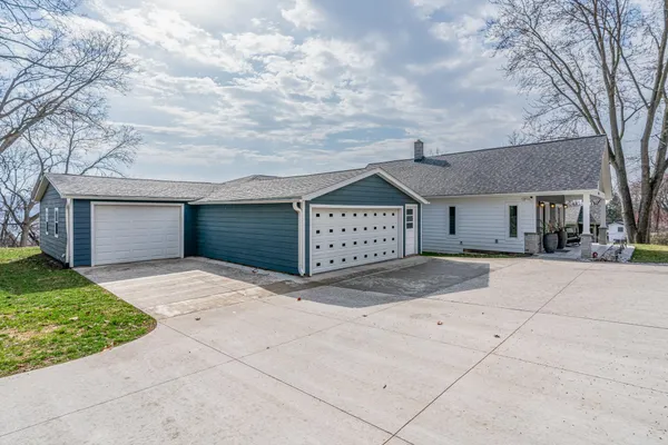 $324,900 | 3215 Garfield Street, Clinton, IA 52732