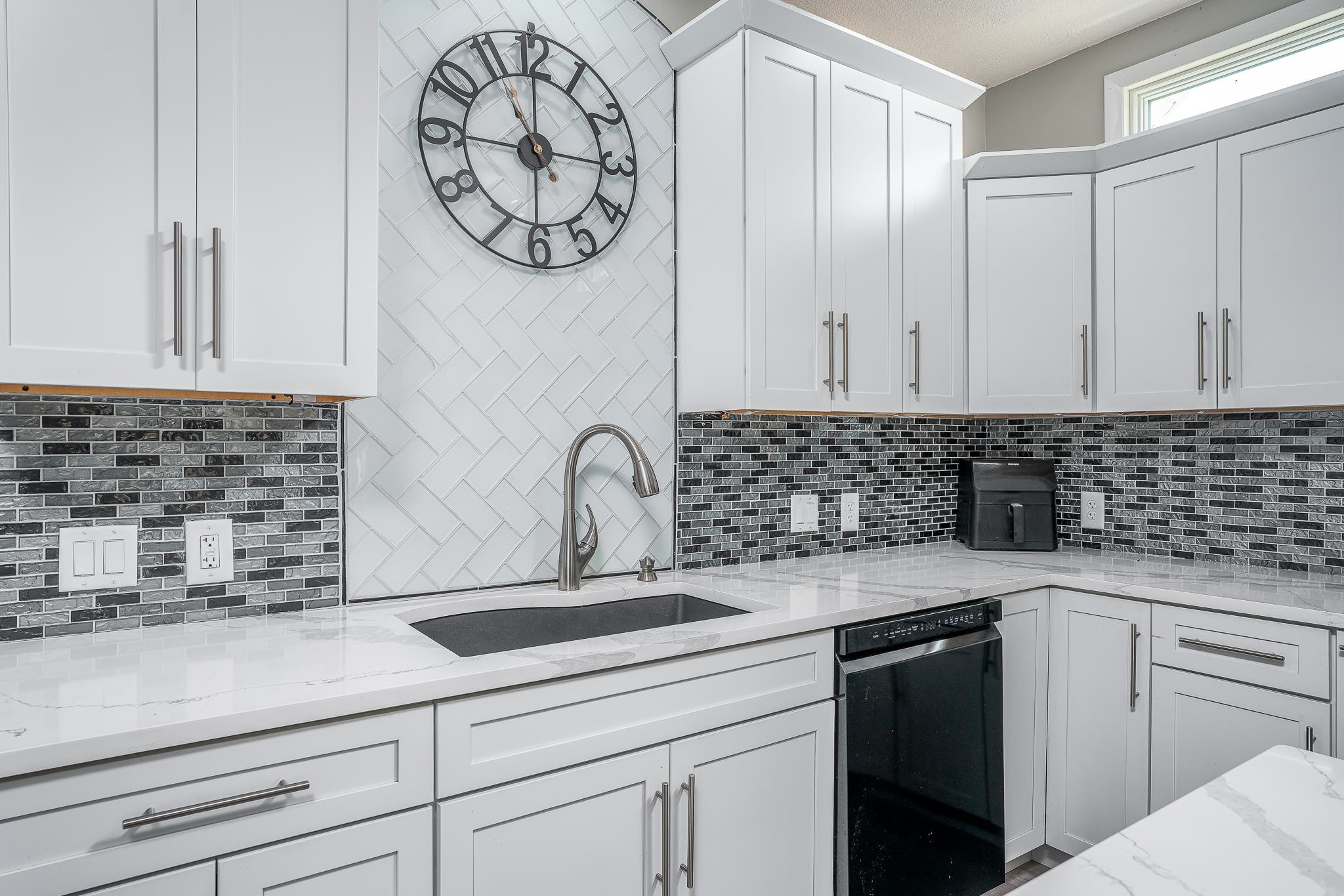 3215 Garfield Street Clinton, IA 52732 - Photo 5 of 26