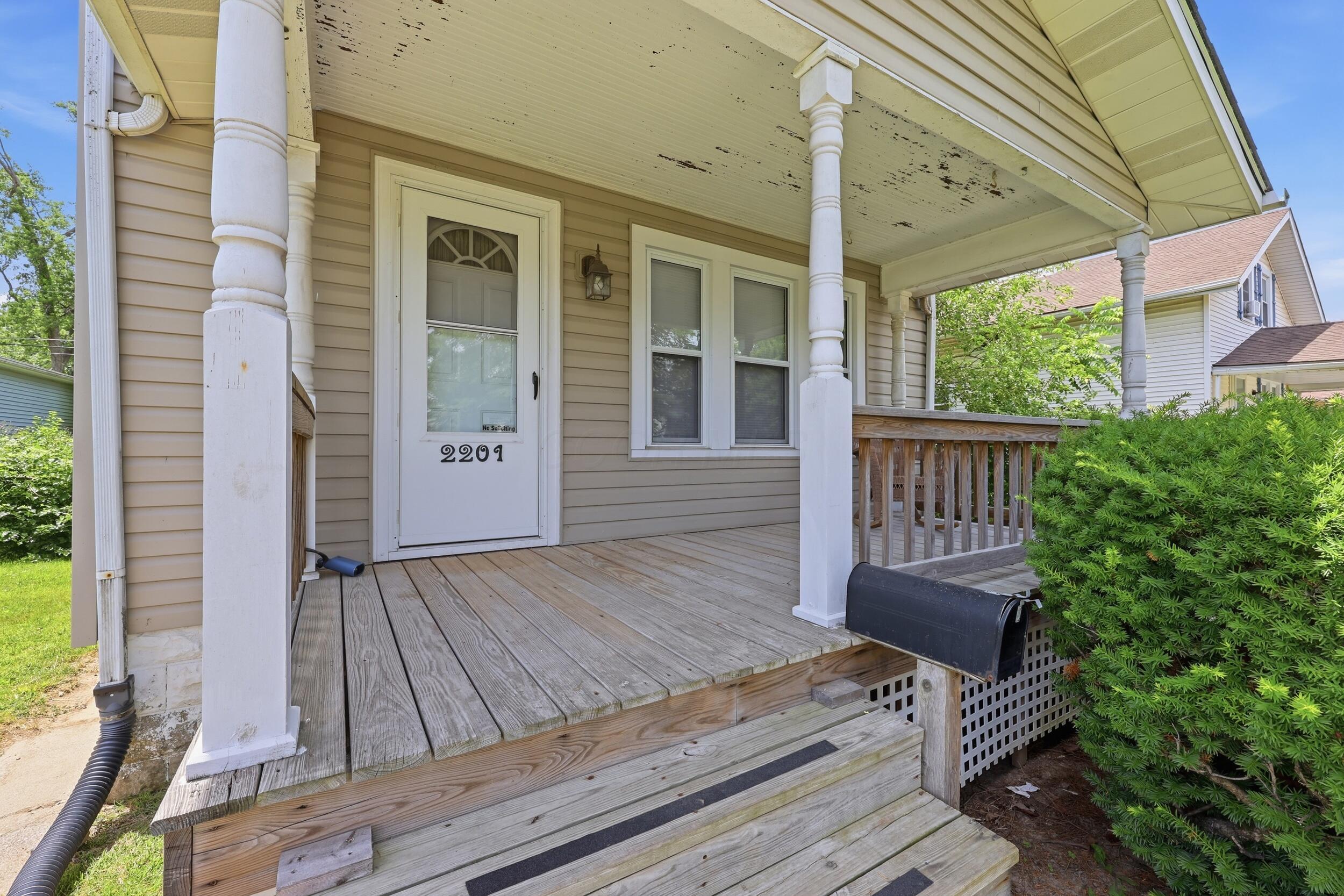 2201 Ferris Road Columbus, OH 43224 - Photo 19 of 25 Great front porch