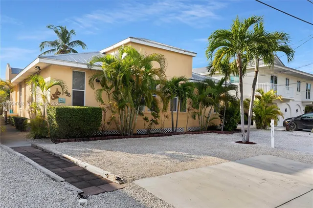 $1,948,000 | 461 3rd Street, Key Colony Beach, FL 33051