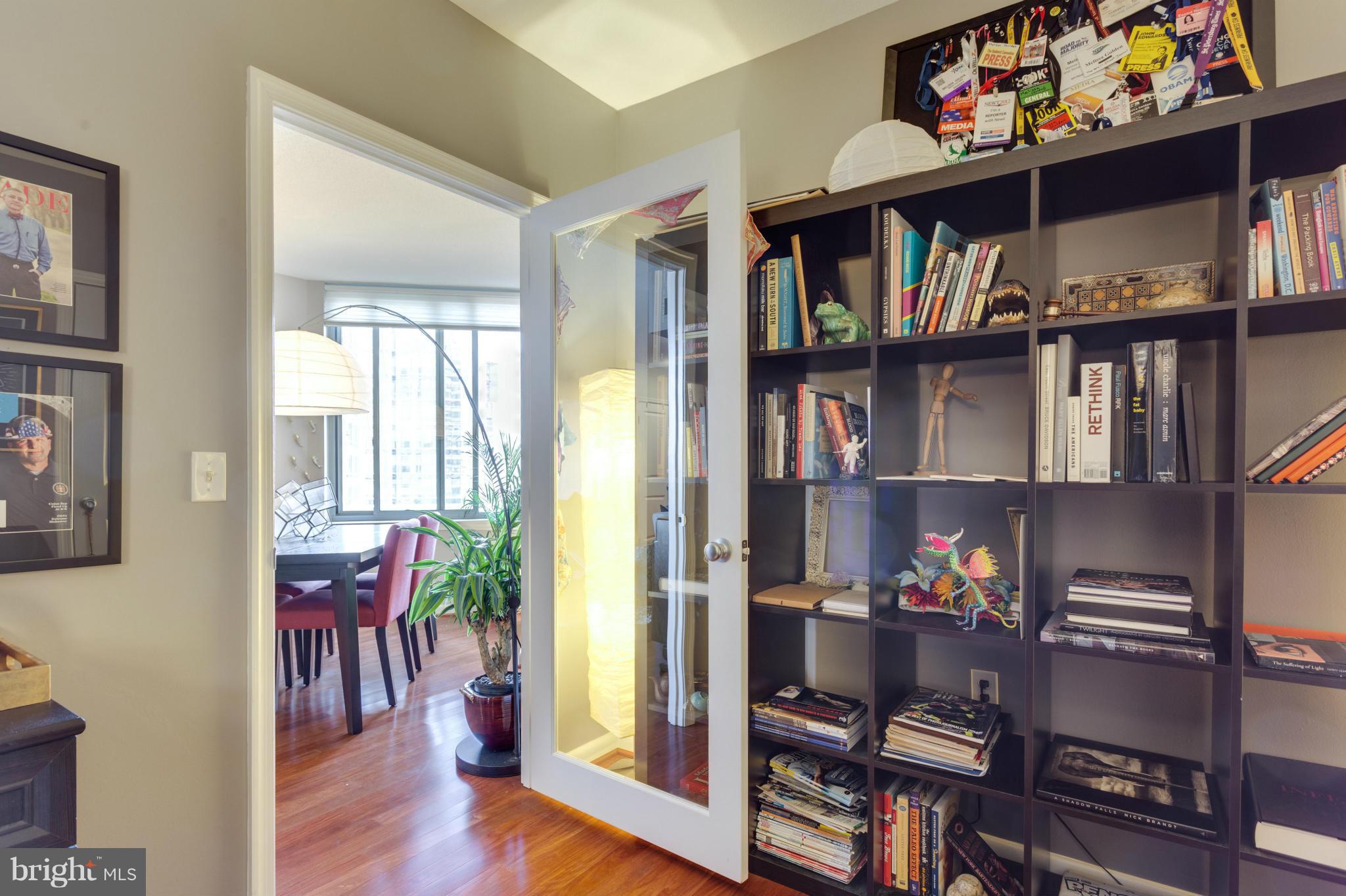 851 North Glebe Road, Unit 501 Arlington, VA 22203 - Photo 20 of 30 a living room with furniture and a book shelf