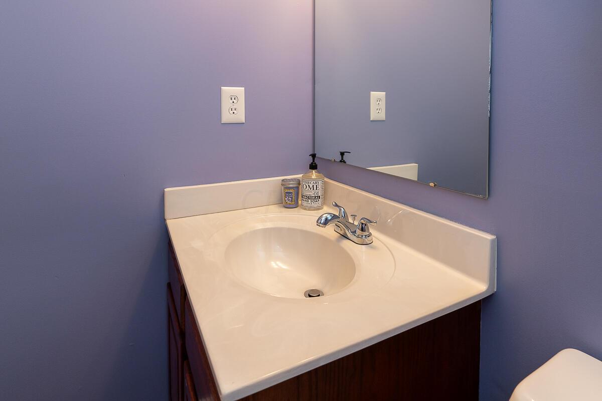 5576 Longrifle Road Westerville, OH 43081 - Photo 16 of 27 Powder Room