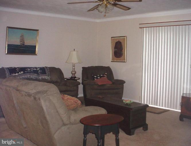 511 Paradise Road Aberdeen, MD 21001 - Photo 3 of 11 Living Room