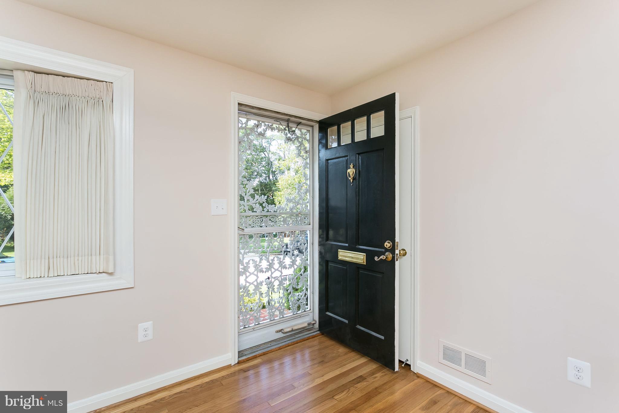 108 Ridgefield Road Lutherville-Timonium, MD 21093 - Photo 4 of 28 Living Room