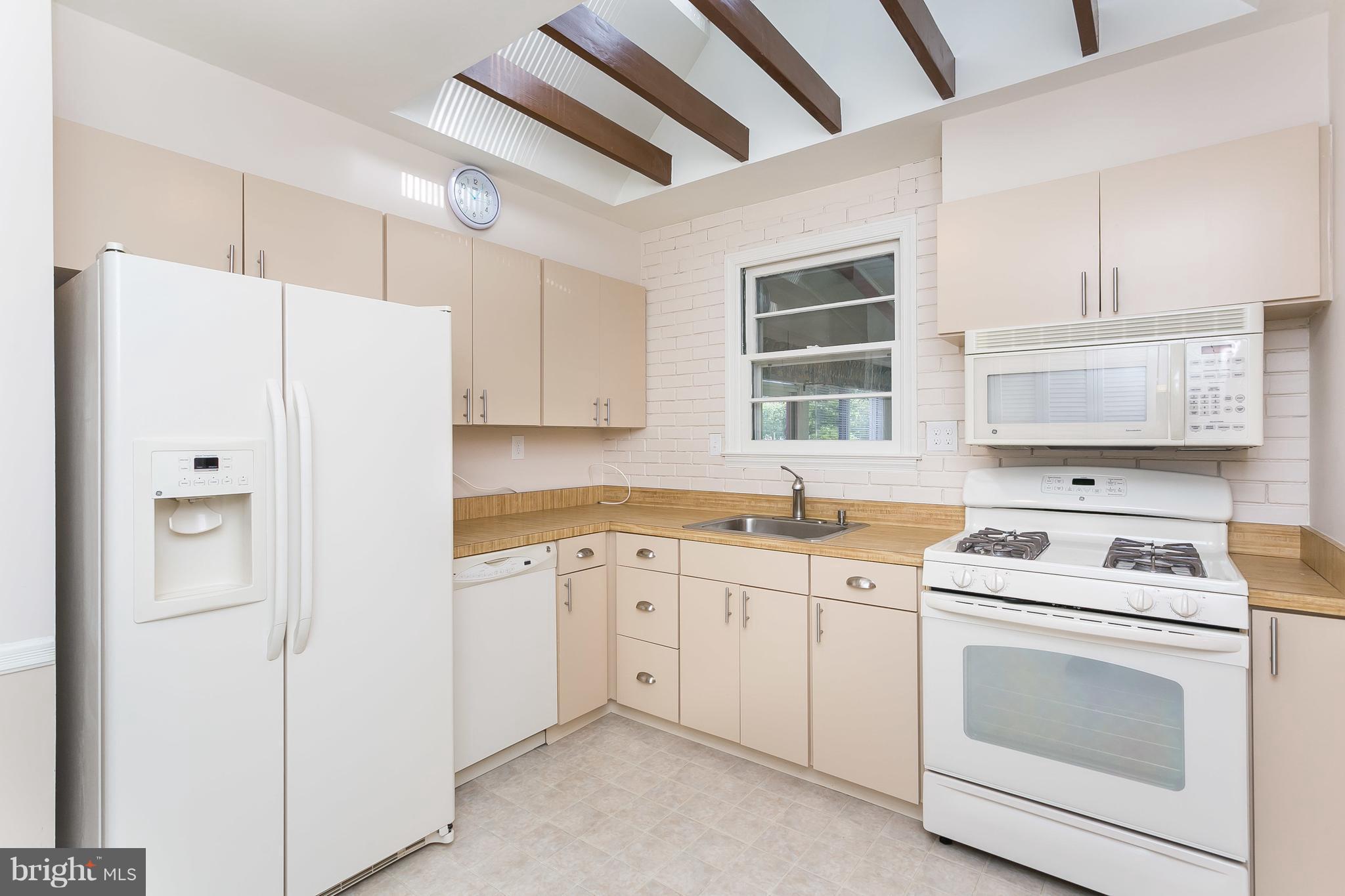 108 Ridgefield Road Lutherville-Timonium, MD 21093 - Photo 9 of 28 Kitchen
