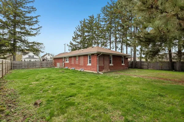 $249,000 | 905 South Martin Luther King Junior Avenue, Waukegan, IL 60085