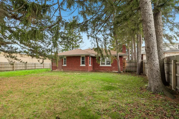 $249,000 | 905 South Martin Luther King Junior Avenue, Waukegan, IL 60085