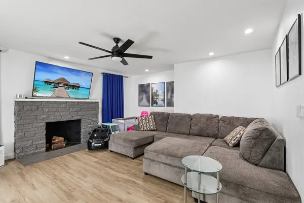 $249,000 | 905 South Martin Luther King Junior Avenue, Waukegan, IL 60085