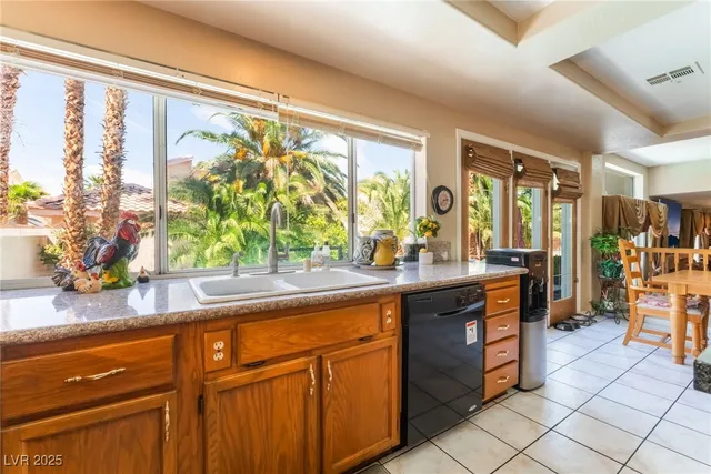 $699,999 | 7504 Heather Knoll Circle, Las Vegas, NV 89129